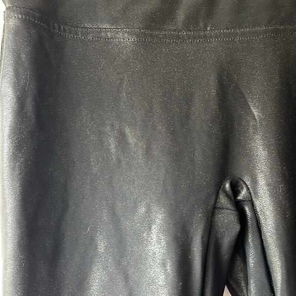 Spanx faux leather leggings PETITE medium - Picture 2 of 3